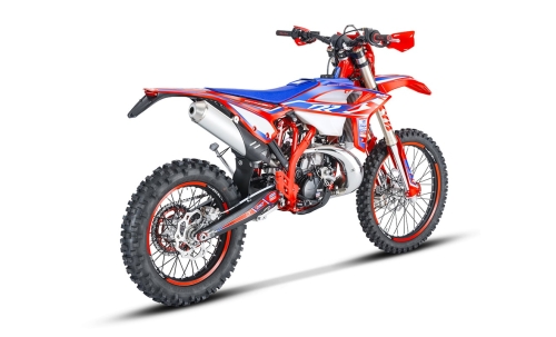 RR2T_200my22_rear-03-min